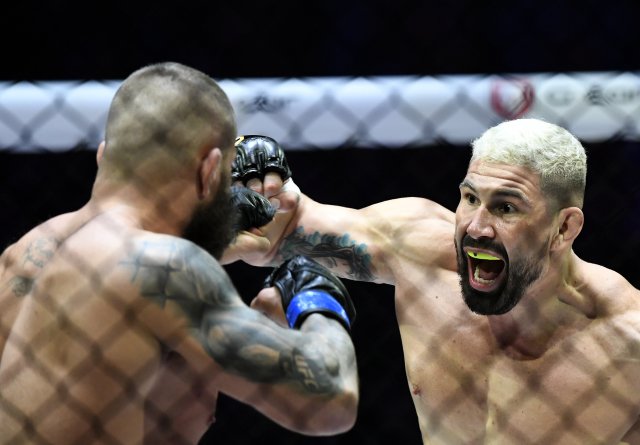 Na duel Slováka Attily Végha s Karlosem Vémolou přišlo na začátku listopadu do O2 areny necelých dvacet tisíc lidí. Foto: ČTK