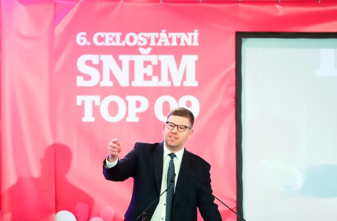 Jiří Pospíšil při projevu na celostátním sněmu TOP 09. Foto: Gabriel Kuchta, Deník N