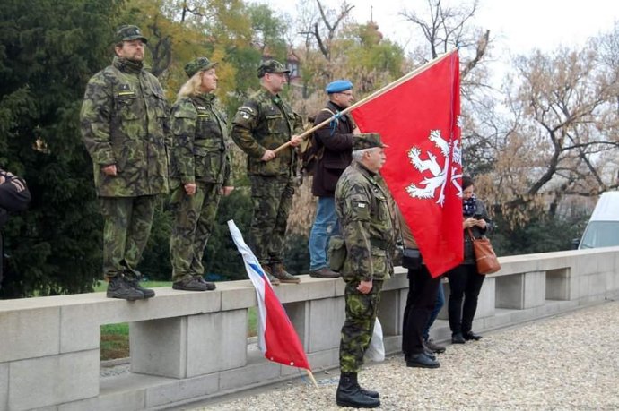 Příslušníci Zemské domobrany na oslavách dne válečných veteránů v listopadu 2018 v Brně. Foto: Facebookový profil jednoho z členů ZD