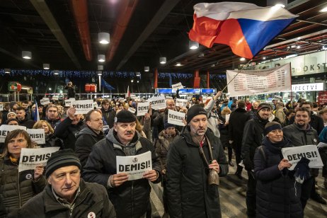 Demonstrace na hlavním nádraží. Foto: Gabriel Kuchta, Deník N
