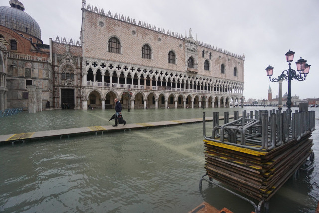 Záplavy v Benátkách. Foto: ČTK / Andrea Merola / ANSA via AP