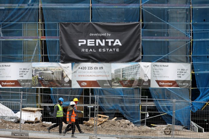 Komerční budovu u hlavního nádraží už Penta postavila. Foto: Ludvík Hradilek, Deník N