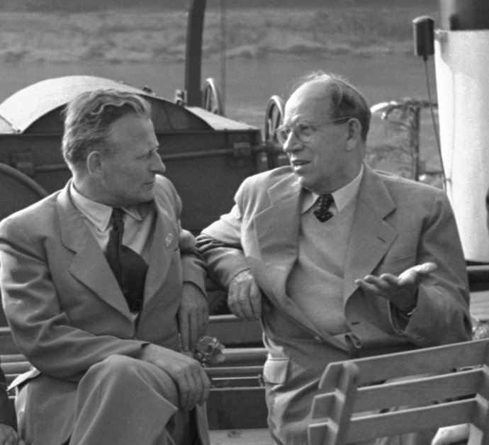Prezident a jeho nástupce. Antonín Zápotocký (vpravo) a Antonín Novotný v roce 1954. Foto: ČTK