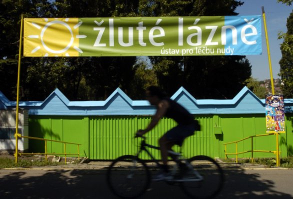 Podolské Žluté lázně na březích Vltavy jsou tradiční odpočinkové místo Pražanů. Foto: ČTK
