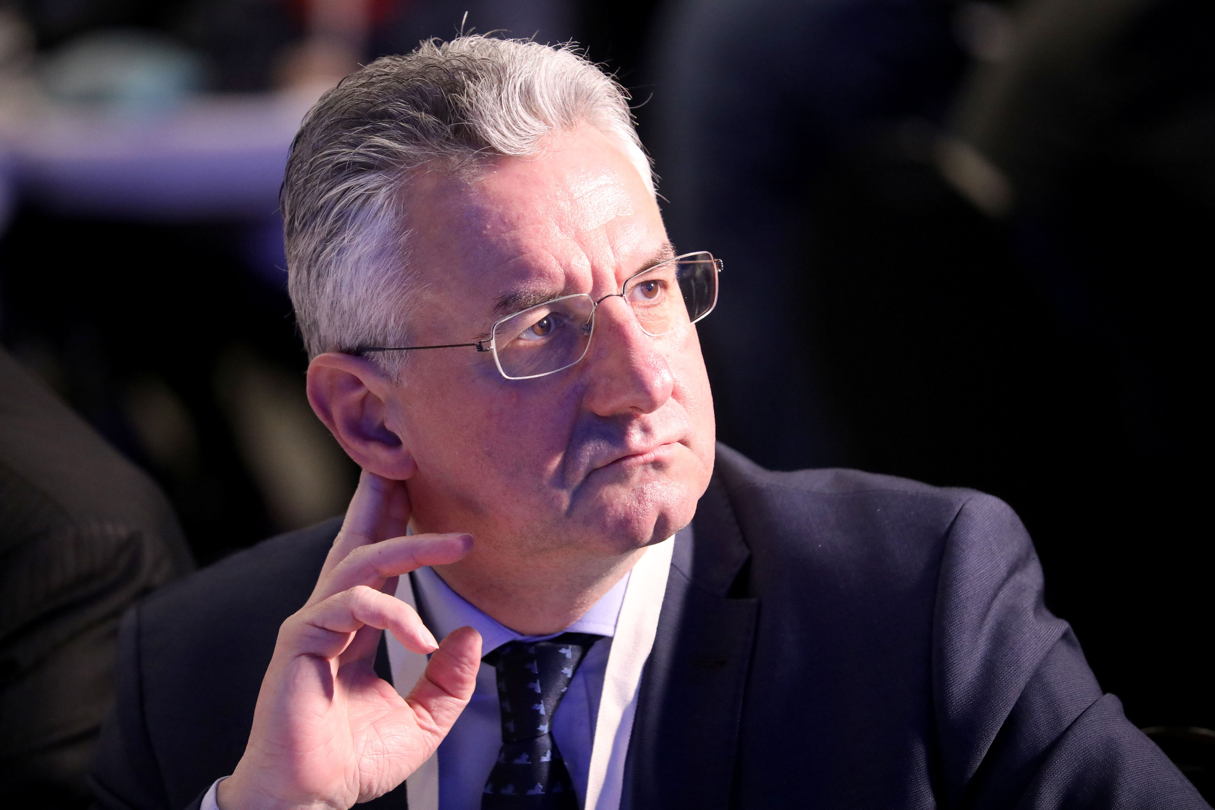 „Byl jsem upozorněn, že je rizikový.“ Ptali jsme se politiků na kontakty s obviněným Číňanem