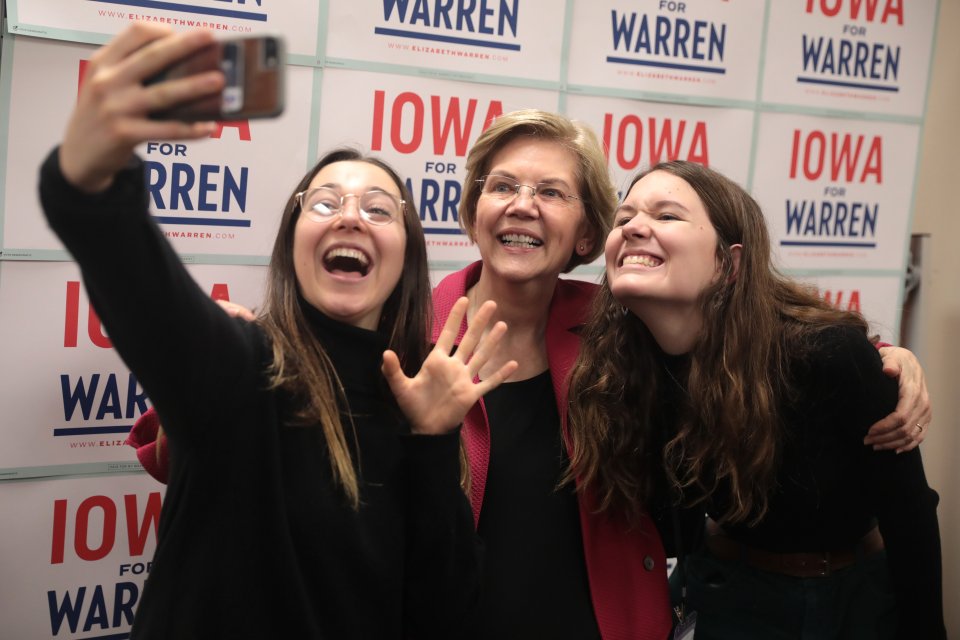 Elizabeth Warrenová na předvolební agitaci ve státu Iowa, kterým primárky 3. února začínají. Podle nejnovějších průzkumů je až na 4. místě. Foto: Gage Skidmore, Flickr