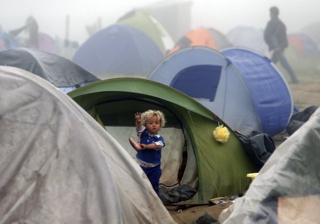 V přeplněných uprchlických táborech na řeckém území se tísní desítky tisíc mužů, žen a dětí. Foto: ČTK