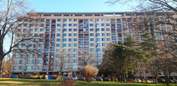Panelový dům v pražských Kobylisích. Foto: Iva Bezděková