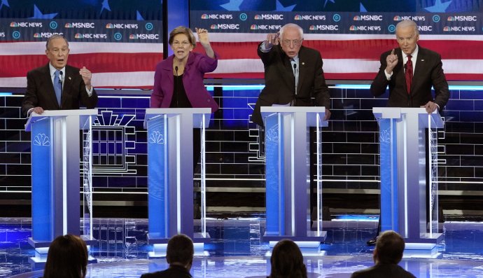 Dva hlavní progresivní kandidáti letošních demokratických primárek, senátoři Elizabeth Warrenová a Bernie Sanders. Foto: Mike Blake, Reuters