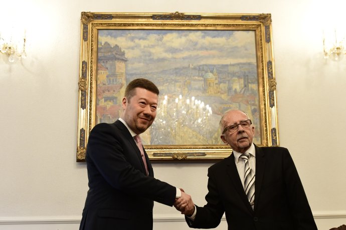 Ombudsman Stanislav Křeček složil v únoru 2020 slib do rukou místopředsedy Sněmovny Tomia Okamury. Foto: ČTK