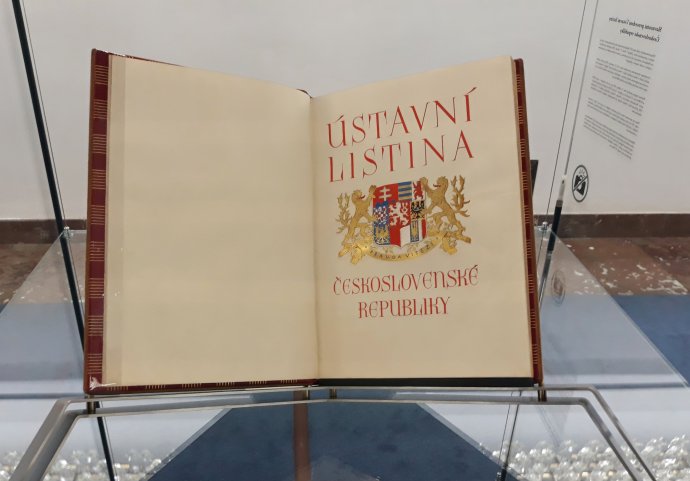 Zrestaurované slavnostní provedení Ústavní listiny z roku 1920, které vzniklo v letech 1929 až 1932. Foto: ČTK