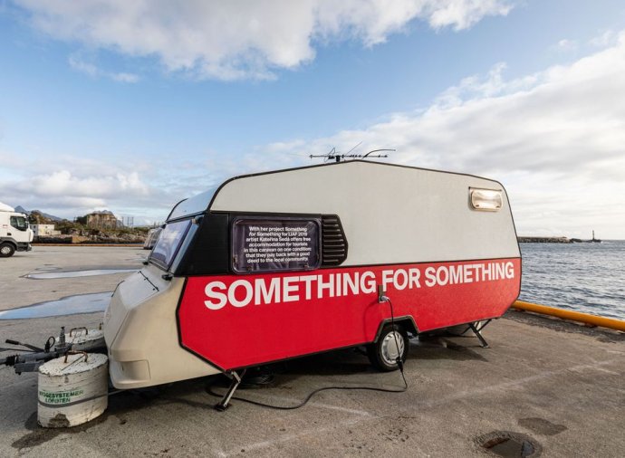 Jeden z projektů Kateřiny Šedé - ubytování v karavanu výměnou za obecně prospěšné práce. Foto: Kjell Ove Storvik, LIAF