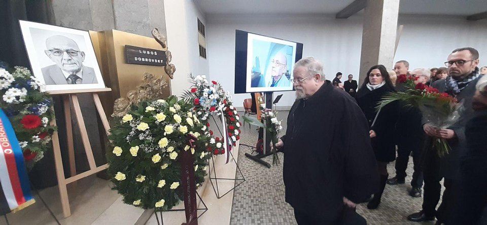 Poslední rozloučení s Milošem Dobrovským. Foto: Petra Procházková, Deník N