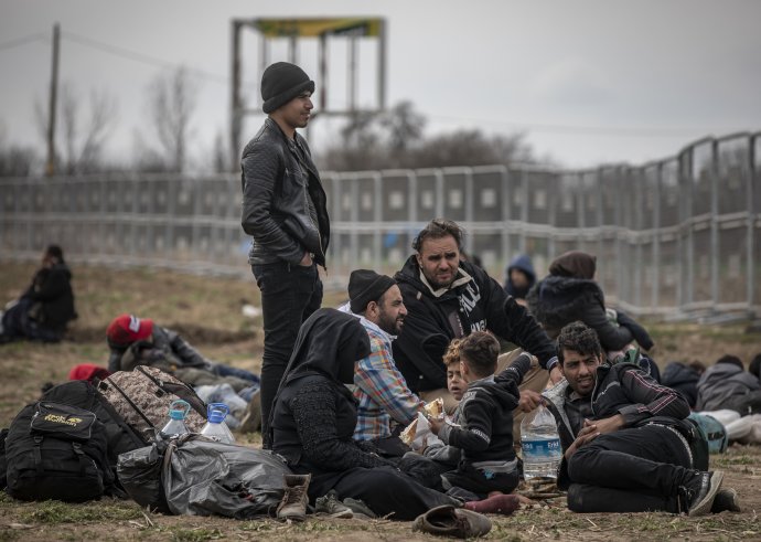 Plot, ostnatý drát a odhodlaní řečtí pohraničníci se postavili uprchlíkům na jejich cestě za lepším životem. Foto: Gabriel Kuchta, Deník N