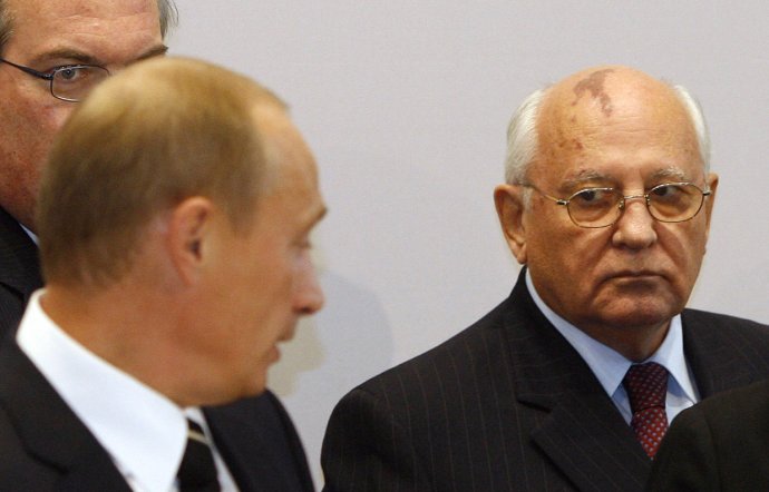 Gorbačov chtěl Rusko před třiceti lety změnit. Putin ho chce mít takové, jakým bylo vždy. (Současný a bývalý prezident na snímku z roku 2006). Foto: ČTK/AP