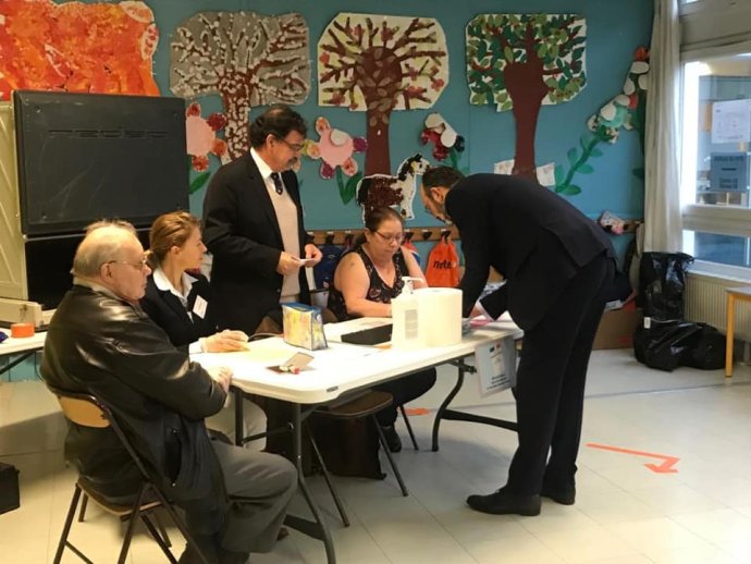 Francouzský premiér Édouard Philippe navzdory koronaviru hlasuje v komunálních volbách v Le Havru. Foto: facebookový účet premiéra