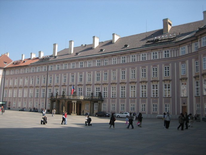 Jižní křídlo Nového paláce Pražského hradu, kde má nový vstup vzniknout. Foto: Luis Villa del Campo, Wikimedia Commons