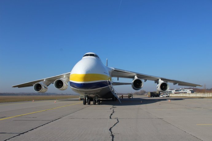 Ukrajinský An-124 Ruslan patří k největším dopravním letounům na světě. Foto: Armáda ČR
