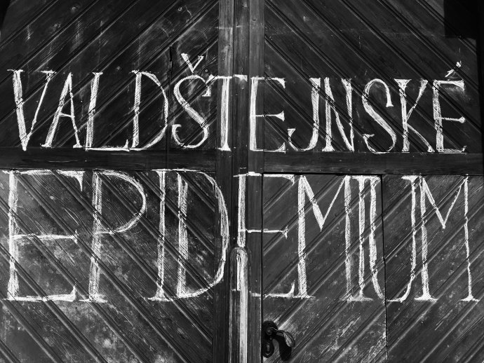 Uzavřená kavárna v Libosadu u Jičína. Foto: Renata Kalenská