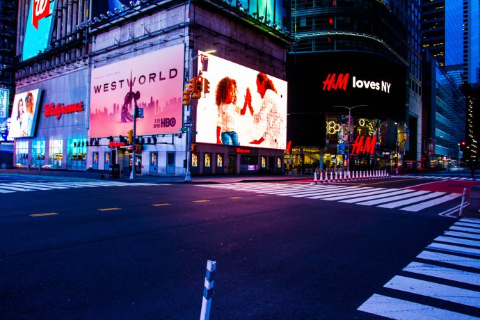 Opuštěné Times Square v New Yorku během koronavirové krize. Foto: Paulo Silva, Unsplash