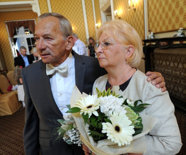Jaroslav Kubera a jeho manželka Věra Kuberová v době, kdy spolu oslavili 15. září 2018 v Teplicích zlatou svatbu. Foto: ČTK