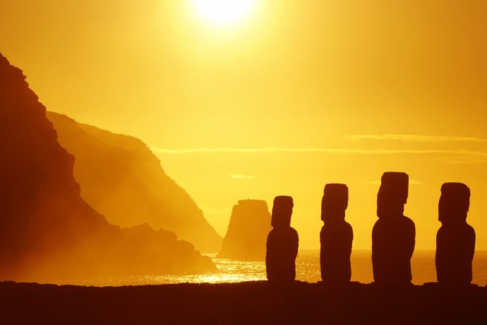 Sochy moai na Velikonočním ostrově. Foto: Annette Kehreinová, Pixabay