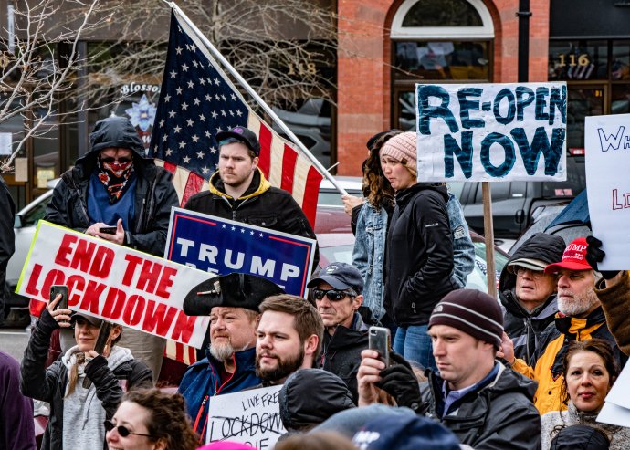 Protesty proti opatřením ve státě New Hampshire. Foto: Keiko Hiromi, Reuters