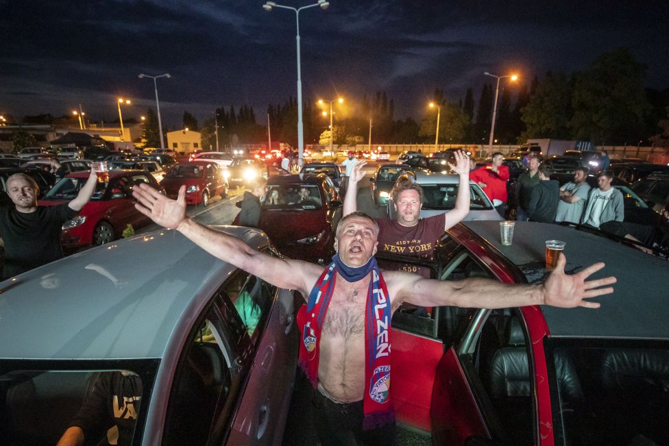 Fanoušci se v období koronavirové krize na stadiony nedostanou. Foto: Gabriel Kuchta, Deník N