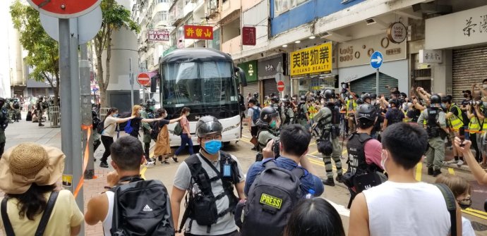 V ulicích Hongkongu se opět zatýkalo. Foto: Justin Wong Wing Chuen