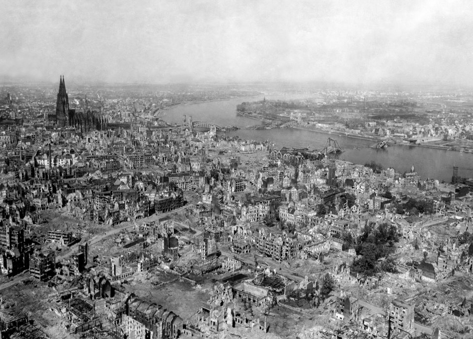Kolín nad Rýnem v roce 1945. Foto: Ministerstvo obrany USA
