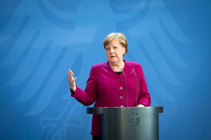 Německá kancléřka Merkelová na tiskovce po videokonferenci summitu EU. Foto: kancléřčin mluvčí Steffen Seibert, Twitter, RegSprecher