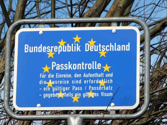 Pasová kontrola. Německá hraniční značka. Foto: Pxhere
