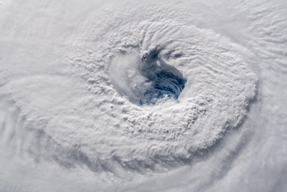 Hurikánová sezona oficiálně začíná 1. června, ale experti pozorují aktivitu už nyní. Běžný počet hurikánů za sezonu je šest, bouří 12 a tři hurikány přesahující kategorii 3. Foto: Wikimedia Commons