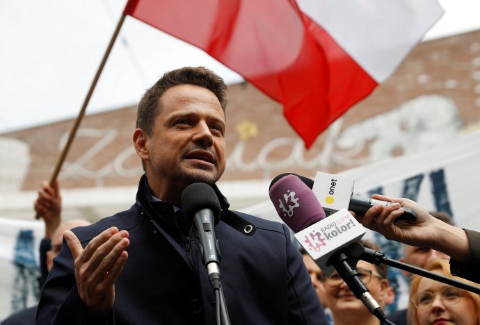 Rafał Trzaskowski, nový prezidentský kandidát, který není proti dosavadnímu favoritovi Andrzeji Dudovi bez šancí, se prezentuje jako proevropský, levicově liberální politik. Foto: Reuters