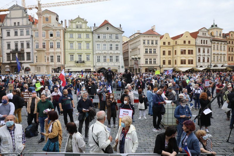 Demonstrace na pražském Staroměstském náměstí 9. června 2020. Foto: Ludvík Hradilek, Deník N