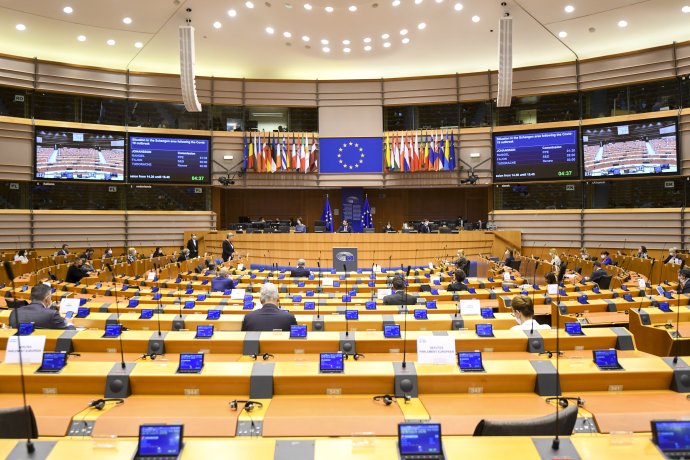 Jednání Evropského parlamentu se část poslanců účastnila kvůli pandemii na dálku. Foto: Emilie Gomezová, EP