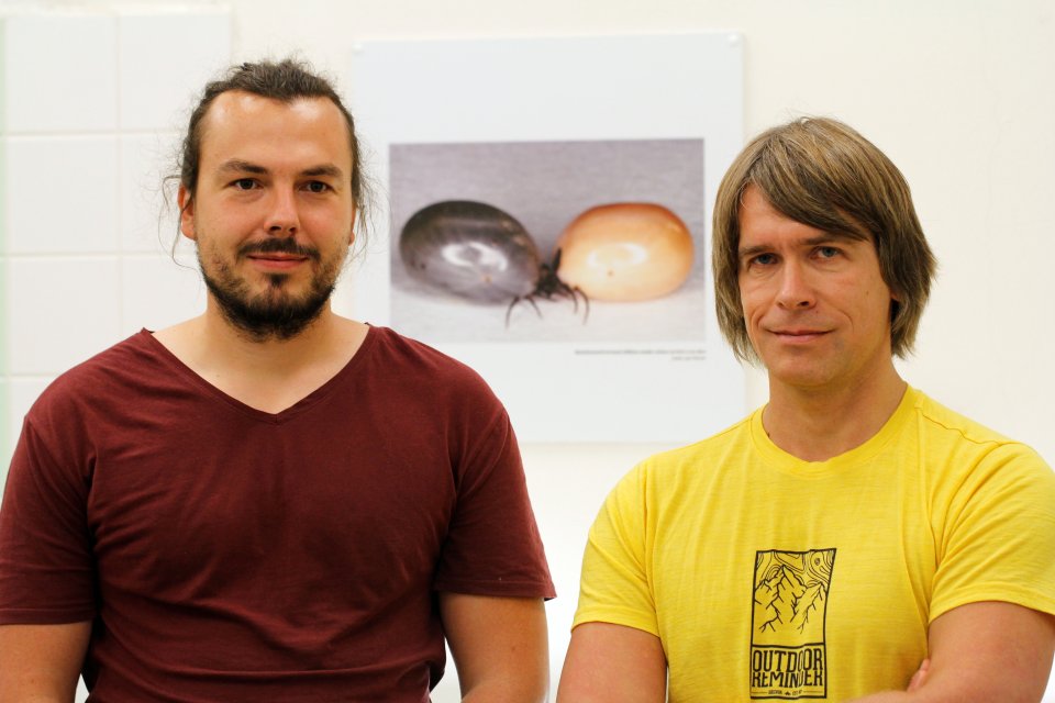 Parazitologové Jan Perner a Radek Šíma. Foto: Daniela Procházková, Biologické centrum AV ČR