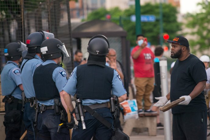 Policie při protestech za George Floyda v Minneapolisu. Foto: Fibonacci Blue, Flickr, CC BY 2.0