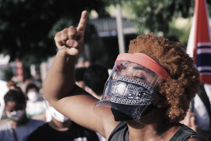 Protesty v Brazílii s rouškami i štíty během pandemie. Foto: Mateus Velho, Pixabay