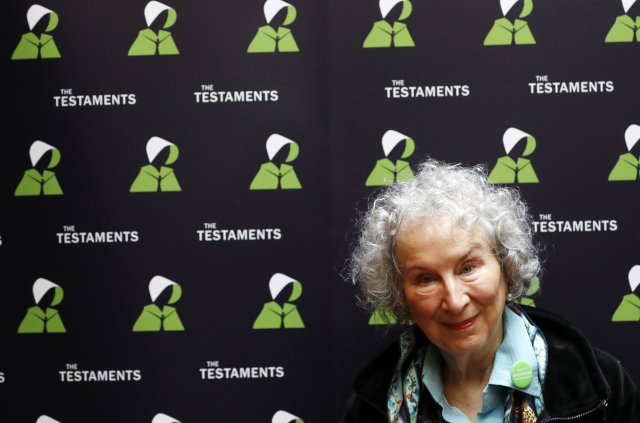 Kanadská spisovatelka Margaret Atwoodová je tak významnou autorkou, že si porota nedovolila jí loni cenu neudělit. Foto: Alastair Grant, AP/ČTK
