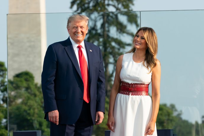 Donald Trump a jeho žena Melania hrají o to, zda v Bílém domě zůstanou i další čtyři roky. Foto: D. Myles Cullen, White House