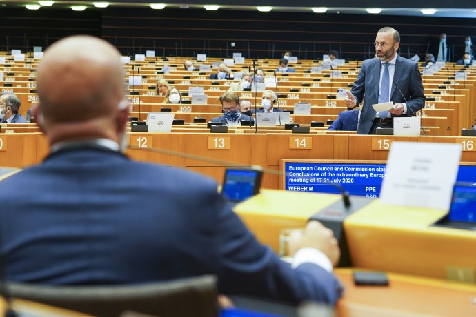 Jednání Evropského parlamentu o návrhu sedmiletého rozpočtu a záchranném ekonomickém balíku opatření. Foto Philippe Buissin, EP