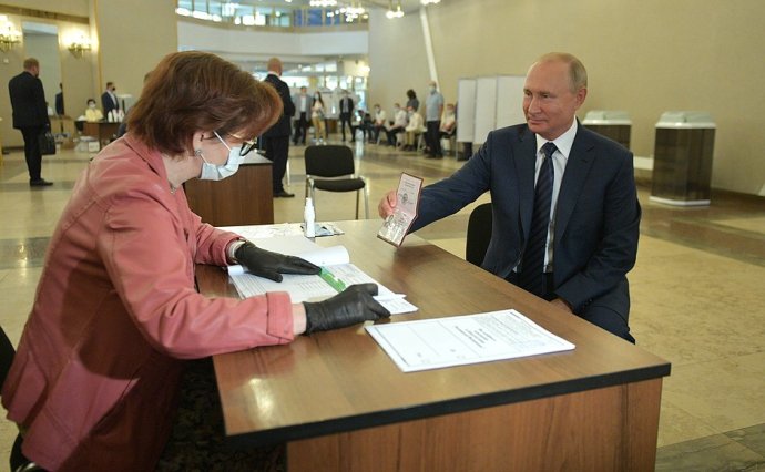 Za možnost zůstat prezidentem až do svých třiaosmdesáti let hlasoval i Vladimir Putin. Zdroj: kremlin.ru