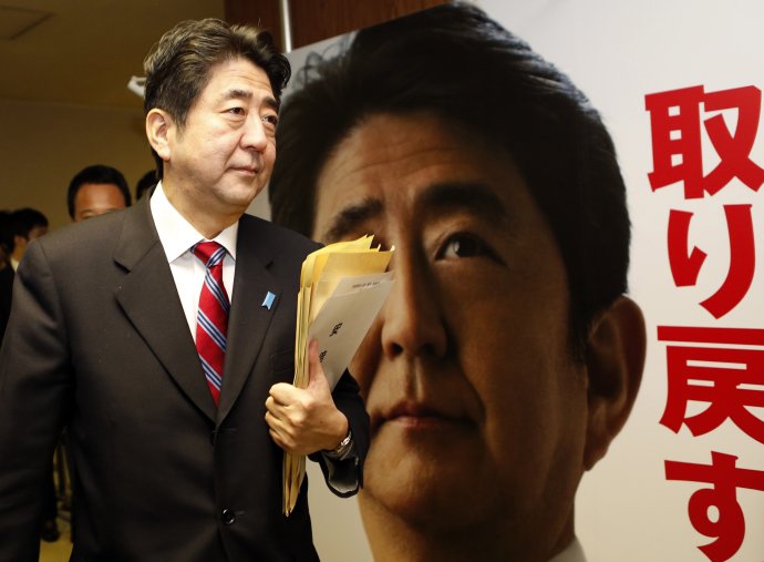 Šinzó Abe měl v rodině lásku ke konzervativním tradicím a silnému, sebevědomému Japonsku. Foto: Toru Hanai, Reuters