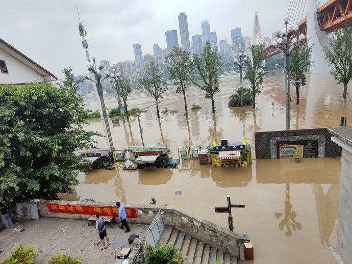Rozvodněná Dlouhá řeka v Čchung-čchingu, 19. srpna 2020. Foto: Reuters