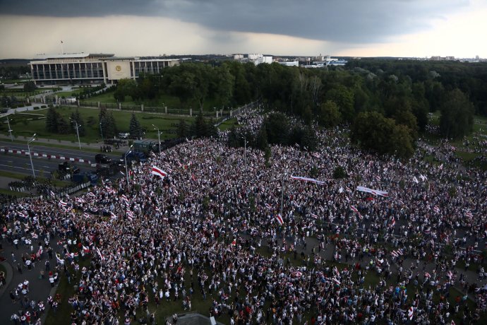 Režim Alexandra Lukašnka potlačil v roce 2020 občanské nepokoje a pokračuje v boji proti vlastním lidem i dnes, ovšem jinými prostředky, včetně YouTube. Foto: Tut.By via Reuters