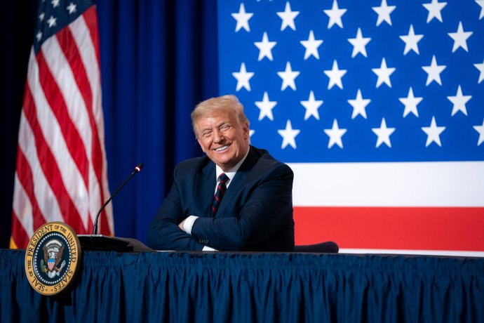 Americký prezident Donald Trump se prohlásil za vítěze. Foto: Tia Dufour, White House