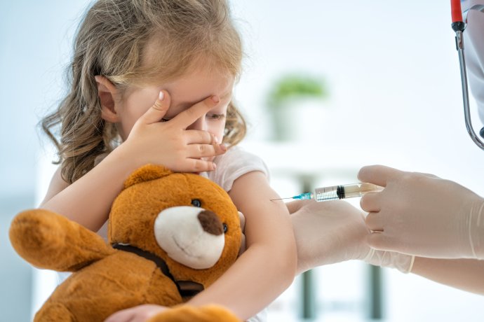 Děti se u nás proti chřipce ve velkém neočkují. Například v USA ano. Nezdá se, že by to znamenalo velký rozdíl. Foto: Adobe Stock