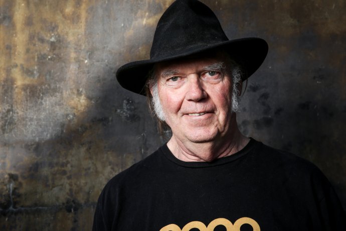 Neil Young v roce 2016. Jeho „ztracené“ album Homegrown z roku 1975, které právě vydal, provází nejen nadšené ohlasy, ale také všechny útrapy a strasti klasického rocku v jedenadvacátém století. Foto: Rich Fury, ČTK/Invision/AP