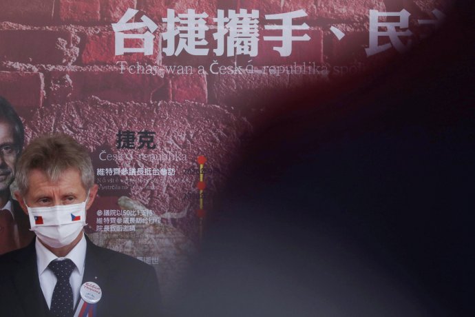 Miloš Vystrčil dal svou cestou na Tchaj-wan najevo, že nemusíme nutně přijímat princip jedné Číny, tak jak si ho představují v Pekingu. Foto: Ann Wang, Reuters